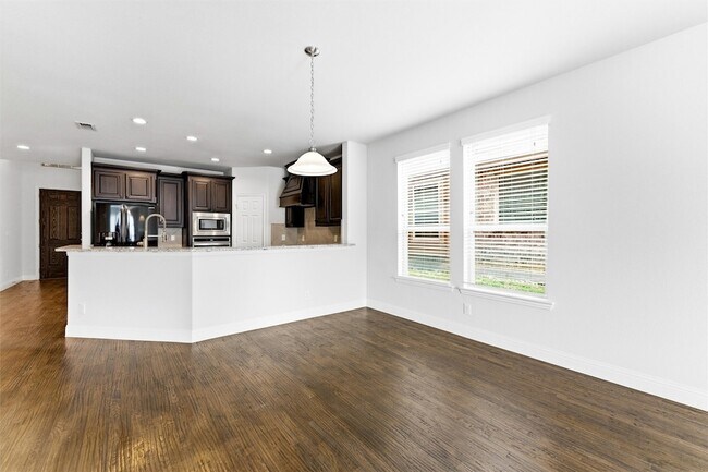 Building Photo - 5649 Salt Springs Dr