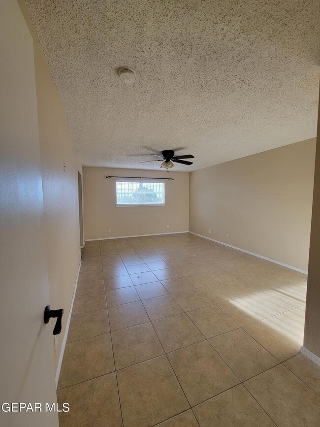Building Photo - 305 Garden Grove Ln