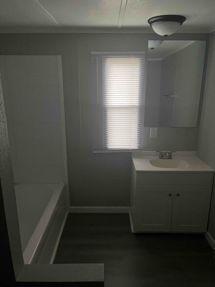 Building Photo - 302 Cottonwood Ln