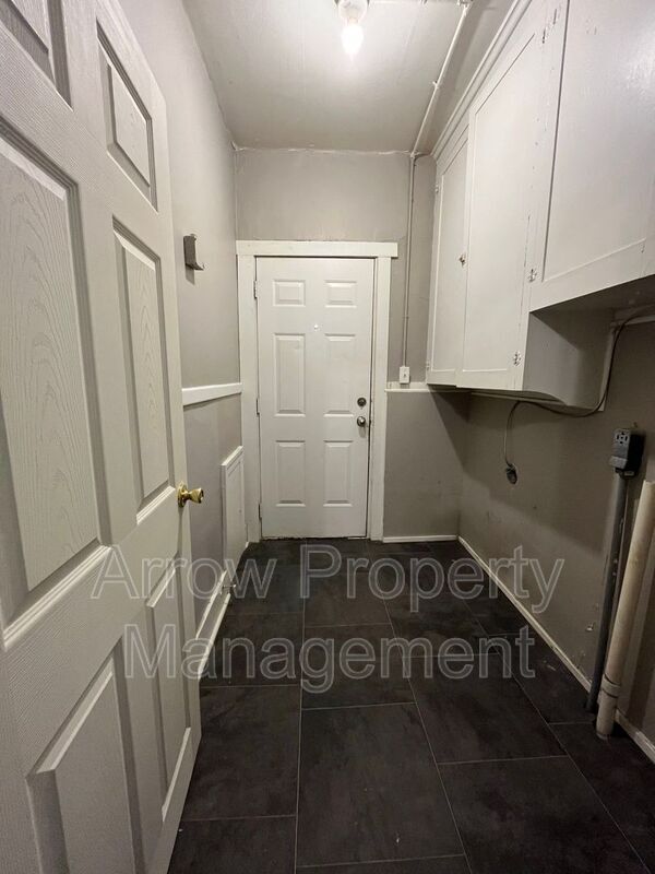 Building Photo - 3038 Walnut Ct
