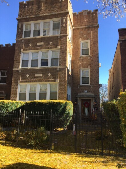 Building Photo - 6423 N Claremont Ave