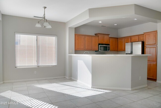 Building Photo - 42193 W Ramona St