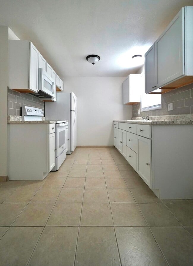 Building Photo - 615 W Bennett St