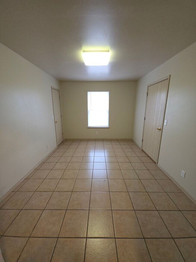 Building Photo - 705 E J St