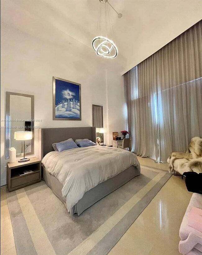 Building Photo - 495 Brickell Ave