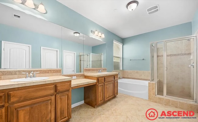 Building Photo - 5 Bedroom | 3 Bathroom House — Bakersfield (93314)