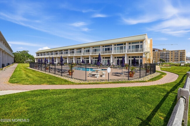 Building Photo - 448 Ocean Ave N