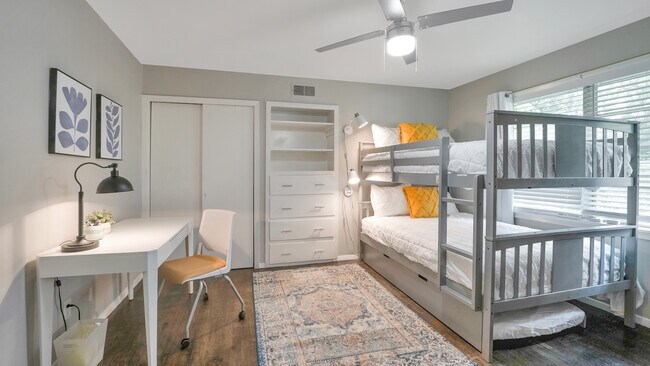 Building Photo - 2134 Bandera Rd