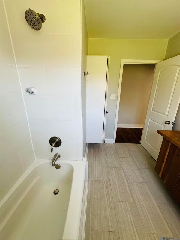 Building Photo - 376 Croydon Ave