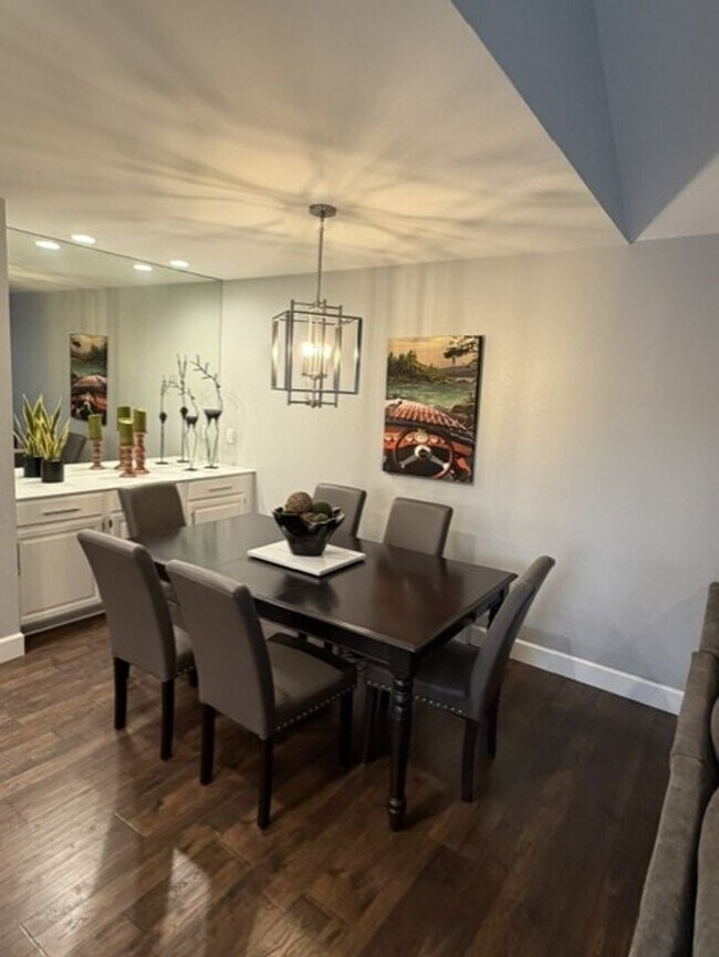 Building Photo - Beautiful McCloud Condo