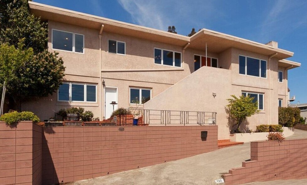 Primary Photo - 765 Gateview Ave