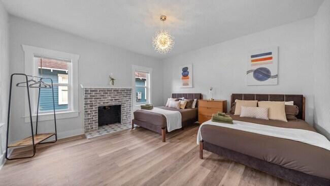 Building Photo - 1007 E Comanche Ave