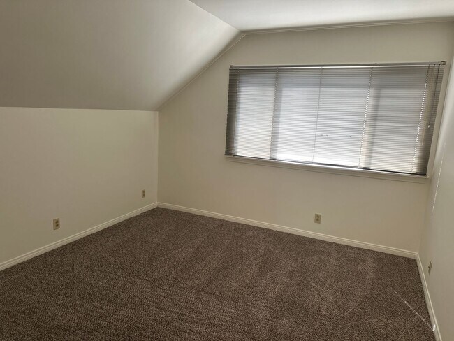 Building Photo - RARA3