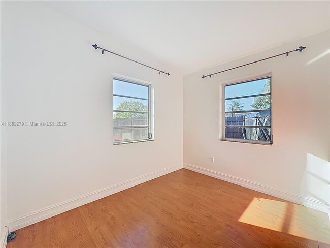 Building Photo - 4161 NE 15th Terrace