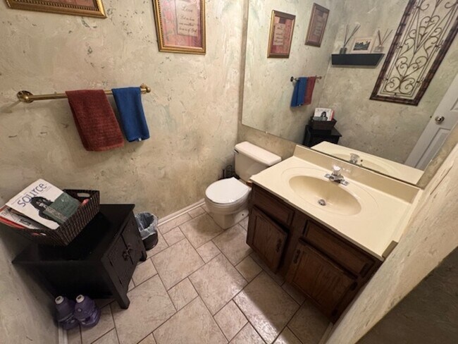 Building Photo - 8310 Chestnut Farm Ln