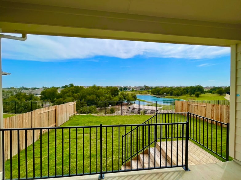 Building Photo - 109 Serpens St