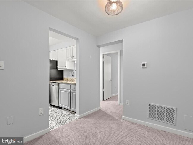 Building Photo - 706 S Arlington Mill Dr