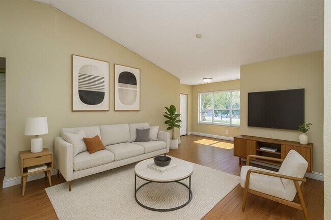 Building Photo - 731 Vista Isles Dr