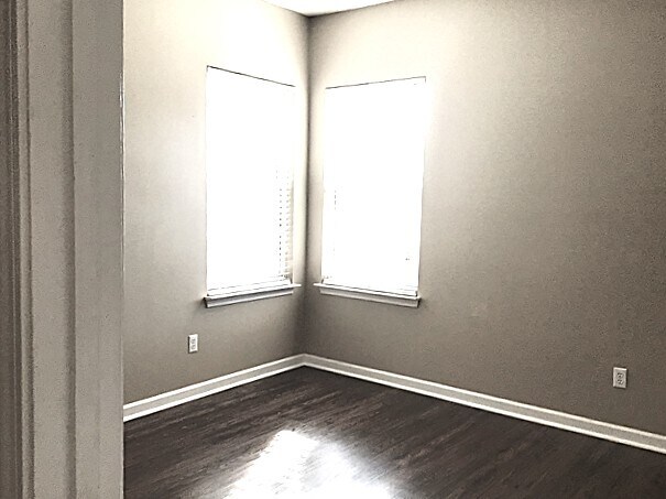 Building Photo - 5 Hessell Ct