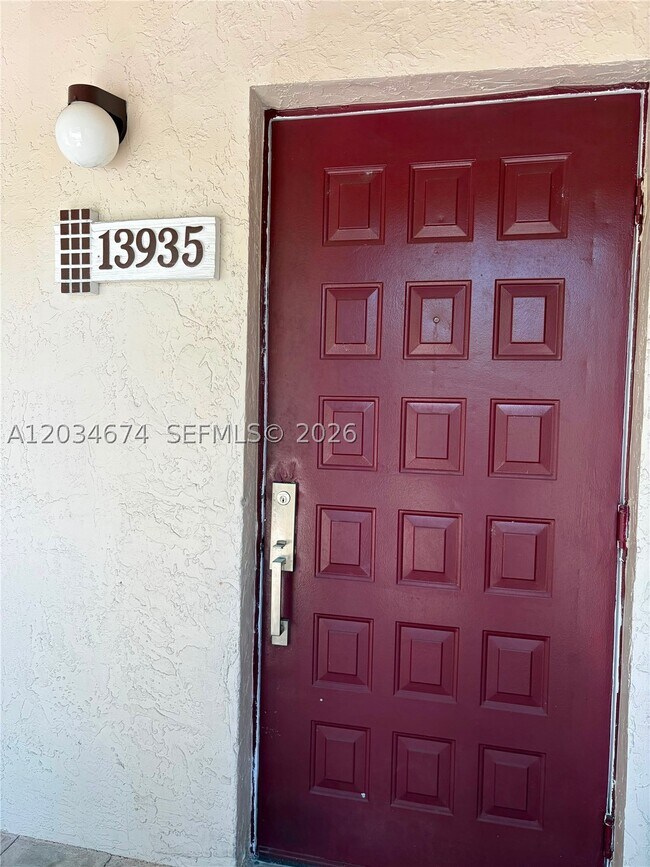 Building Photo - 13935 SW 93rd Ln