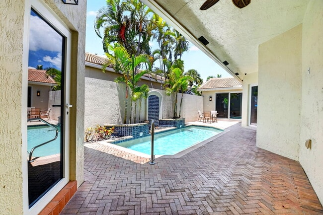 Building Photo - 5063 Ventura Dr
