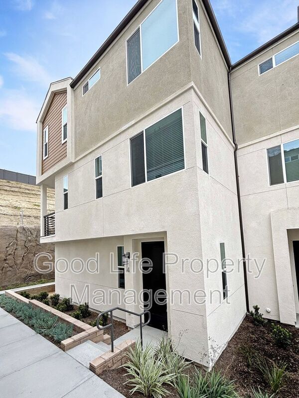 Primary Photo - 820 Makani St