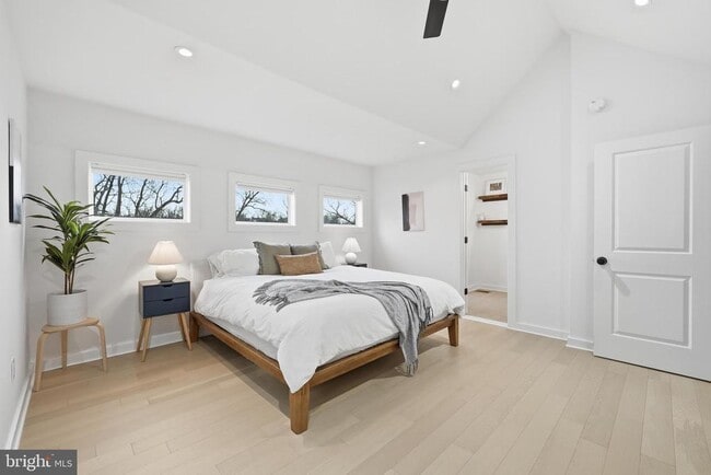 Building Photo - 2211 Franklin St NE