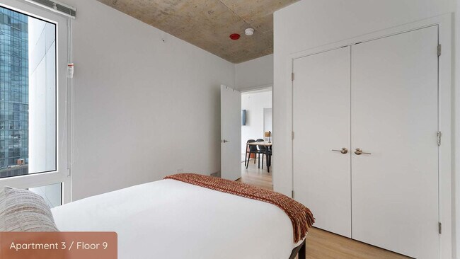 Building Photo - 853 W Blackhawk St