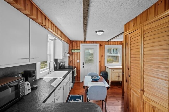 Building Photo - 28 Glenwood Ave