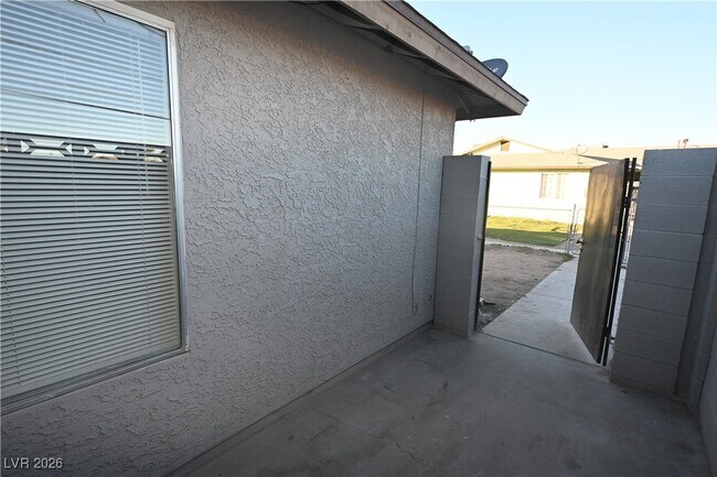 Building Photo - 2334 N Lamb Blvd