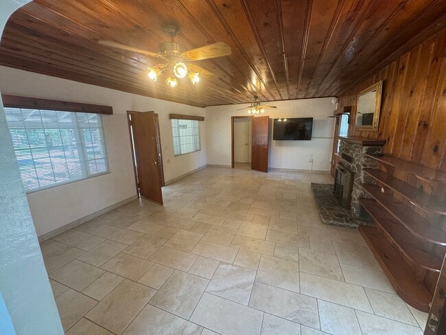 Building Photo - 3 dwelling property located in Rio Linda