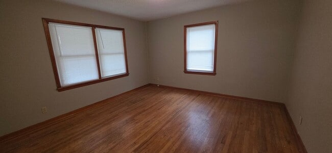 Building Photo - 3 Bedroom 2 Bath Carthage Stone Beauty! $1195