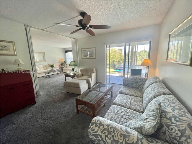 Building Photo - 2309 S Cypress Bend Dr