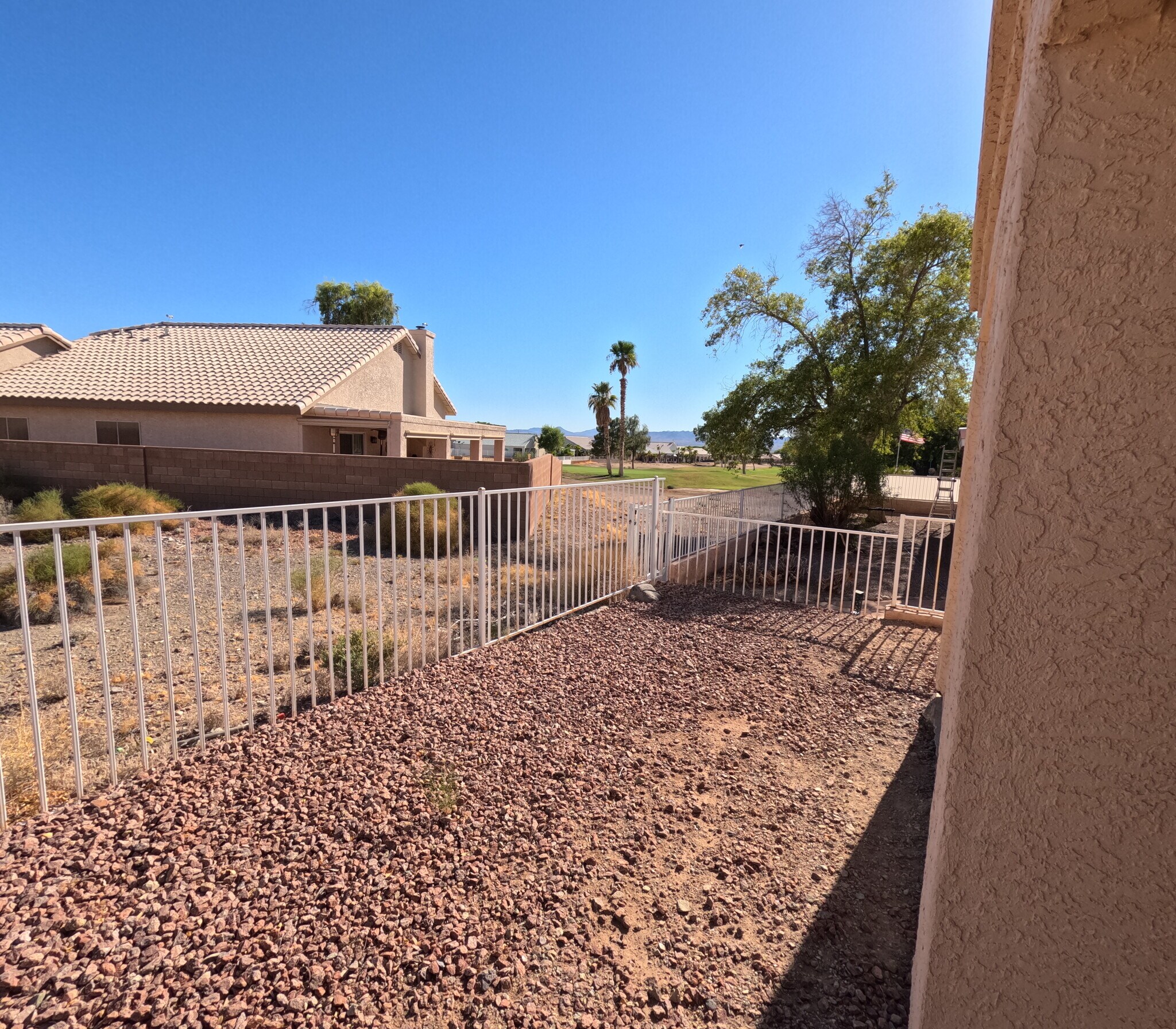 Building Photo - 2112 E Desert Lakes Dr