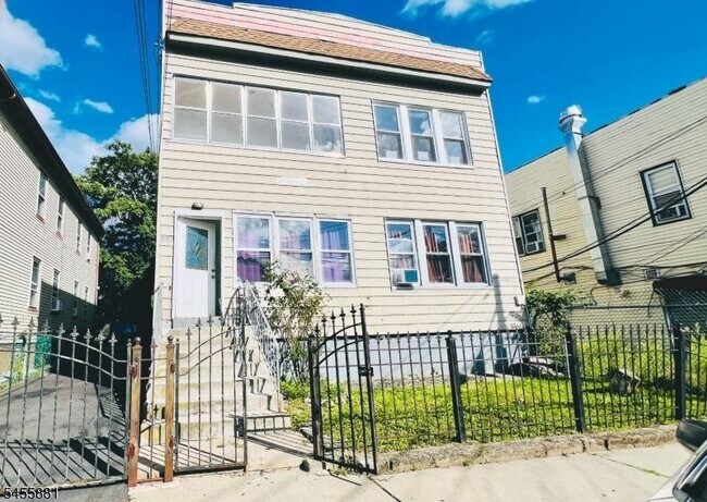 Building Photo - 333 E 22nd St