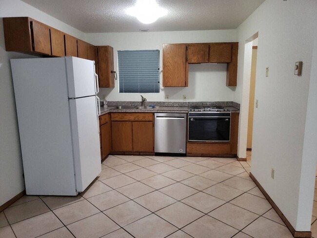 Building Photo - 2005 NE Terre View Dr