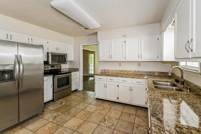 Building Photo - 2239 Easton Dr
