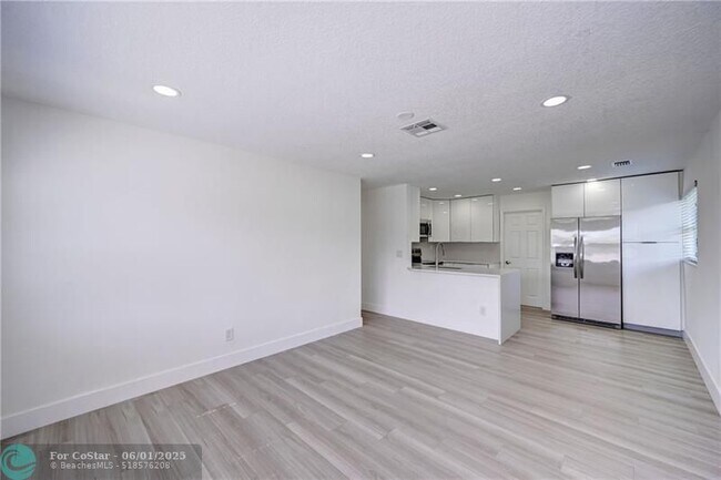 Building Photo - 5521 SW 39th St