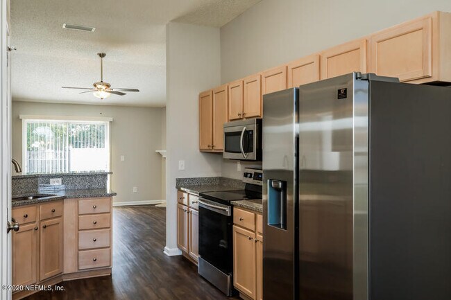 Building Photo - 3757 Woodbriar Dr