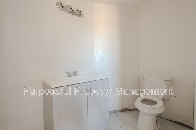 Building Photo - 1245 SW 19th St