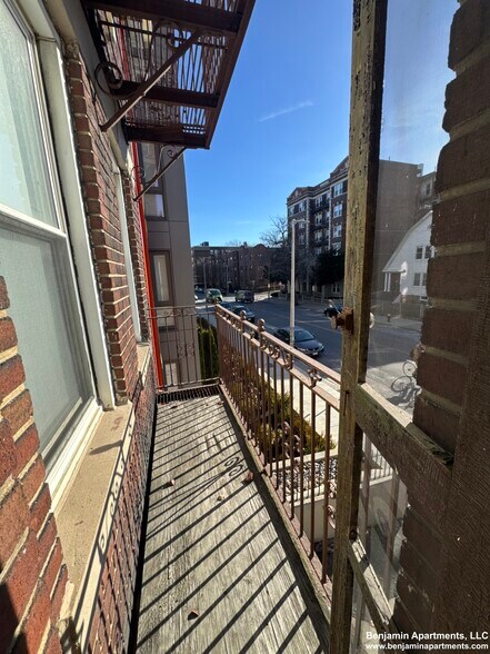 Building Photo - 120 Washington St