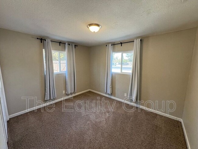 Building Photo - 505 N Lovers Ln