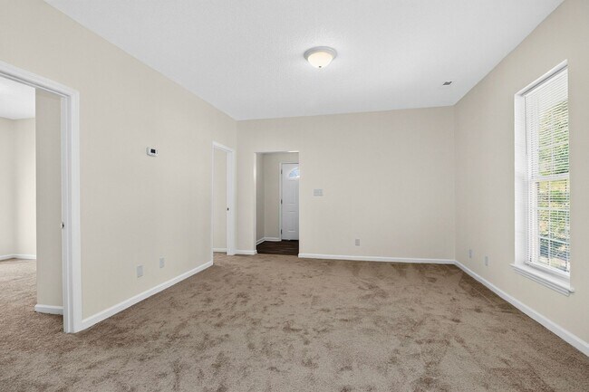 Building Photo - Cozy Three Bedroom Home!