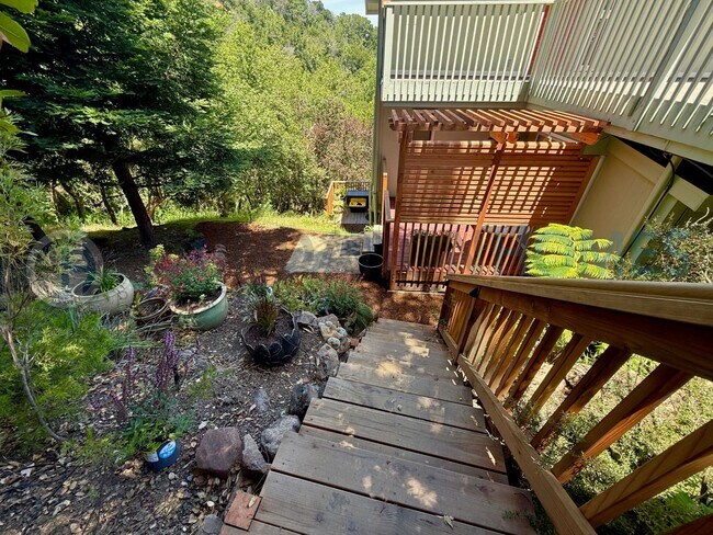 Building Photo - Mountain View Retreat in the Heart of Fairfax- 3BD/1BA Home with Expansive Deck- FOUNDATION