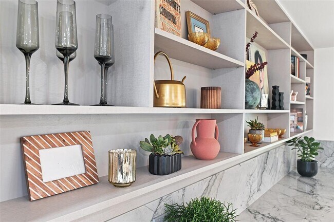 Building Photo - 6906 Lunar Dr