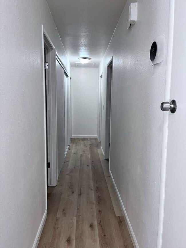 Building Photo - NEWLY RENOVATED South Redlands Home