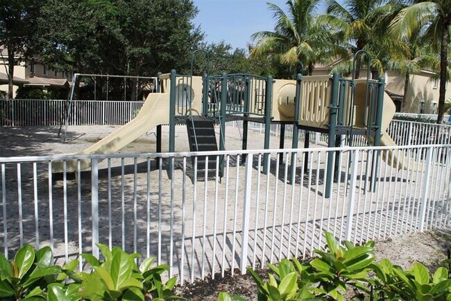 Building Photo - 4136 Forest Dr