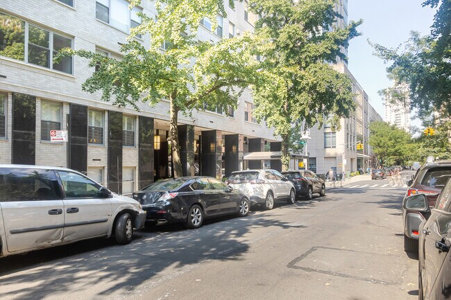 Building Photo - 501 1/2 E 83rd St