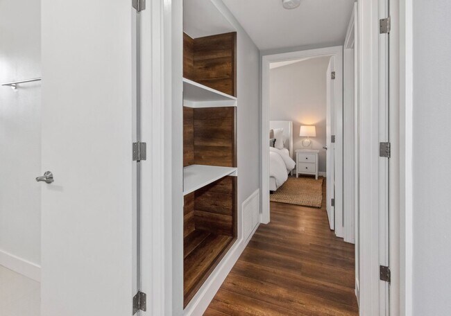 Building Photo - Long Term Unfurnished Rental available a f...
