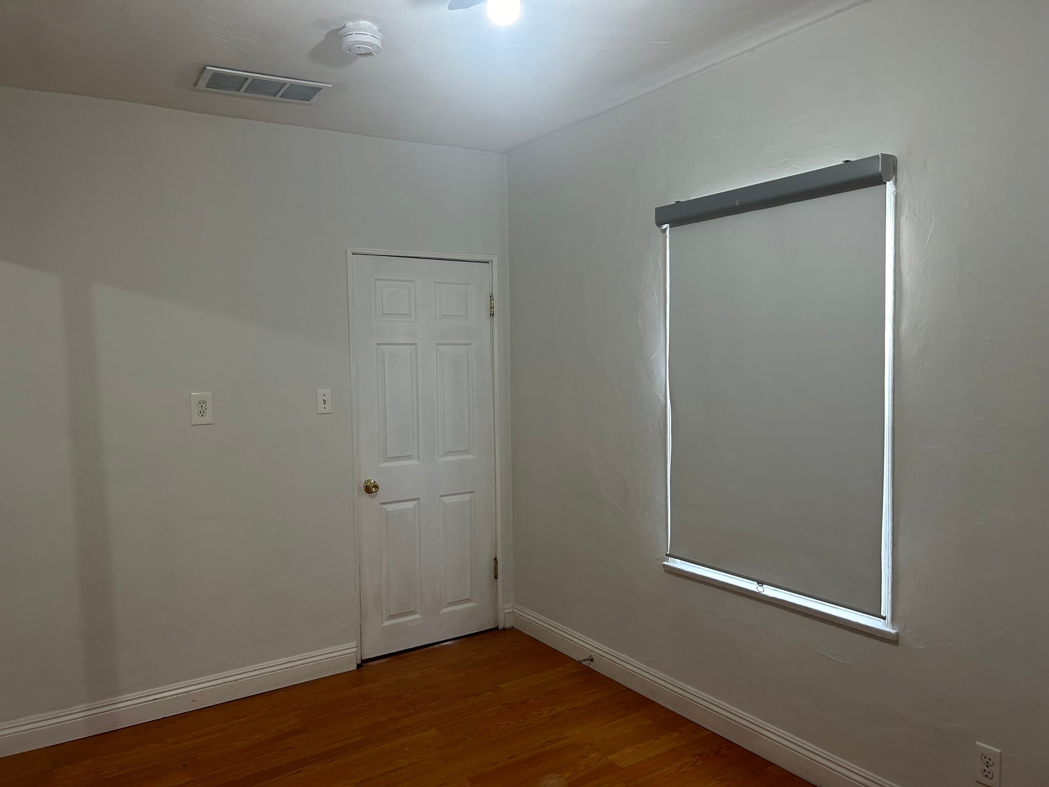 Building Photo - 243 W Elm Ave